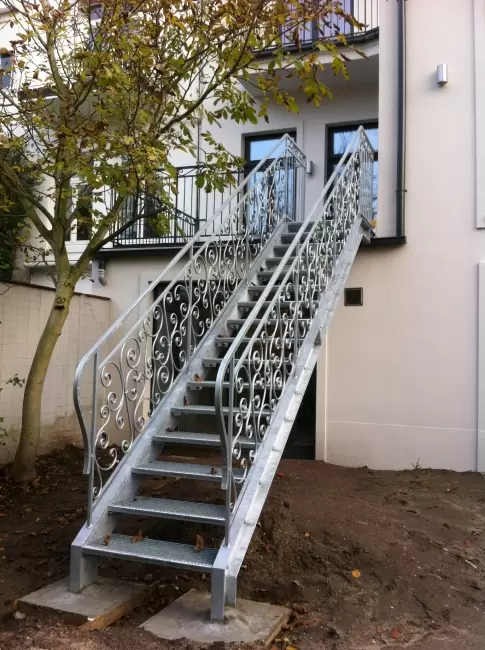  340 Treppe überarbeitet.JPG